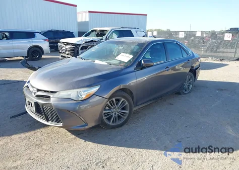 2015 Toyota Camry Se z USA, uszkodzony, nr VIN 4T1BF1FK7FU050168